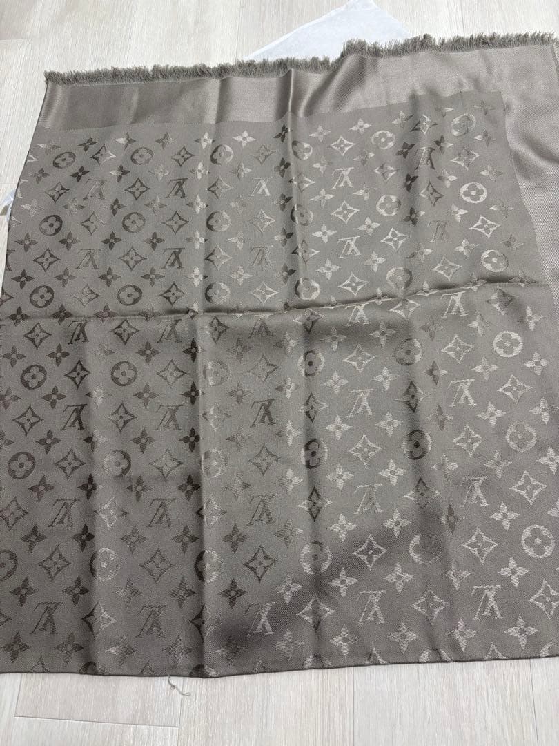 【最終値下げ】ルイヴィトン ショール・モノグラム グレージュ／グレー ストール