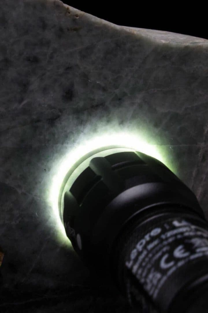 糸魚川翡翠 「福寿」 翡翠　字彫り 石材文字彫刻 金文字 原石 天然石 鑑賞石