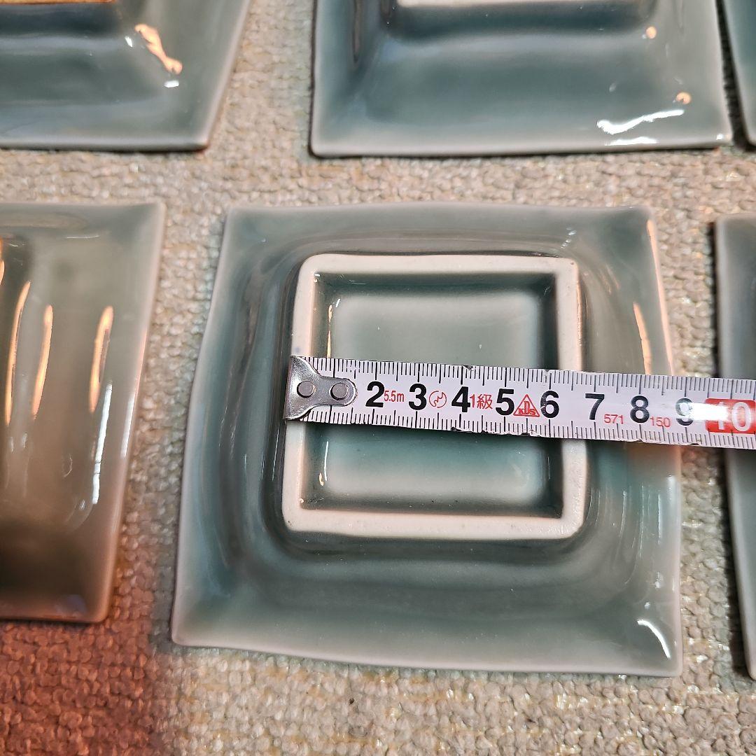 その2 江戸の蔵より 三田青磁 陽刻鹿と文字4角皿 美品 11客