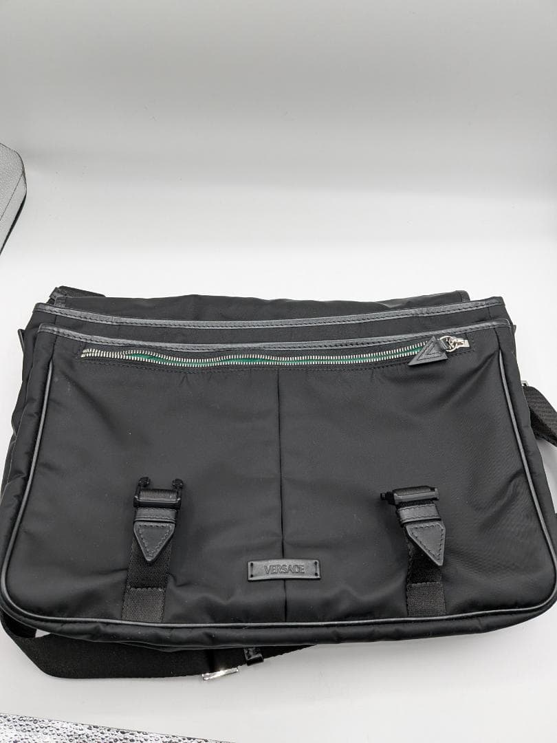 美品✨ ヴェルサーチ ショルダーバッグ ナイロン ブラック 0O2