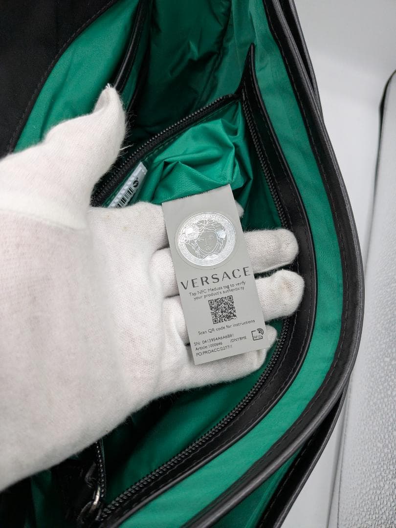 美品✨ ヴェルサーチ ショルダーバッグ ナイロン ブラック 0O2