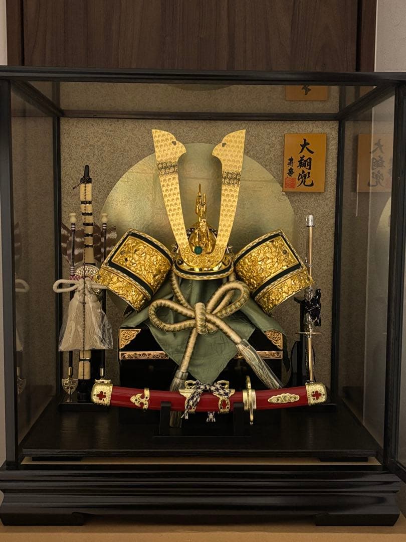 五月人形 大翔兜と刀セット ガラスケース・オルゴール付き