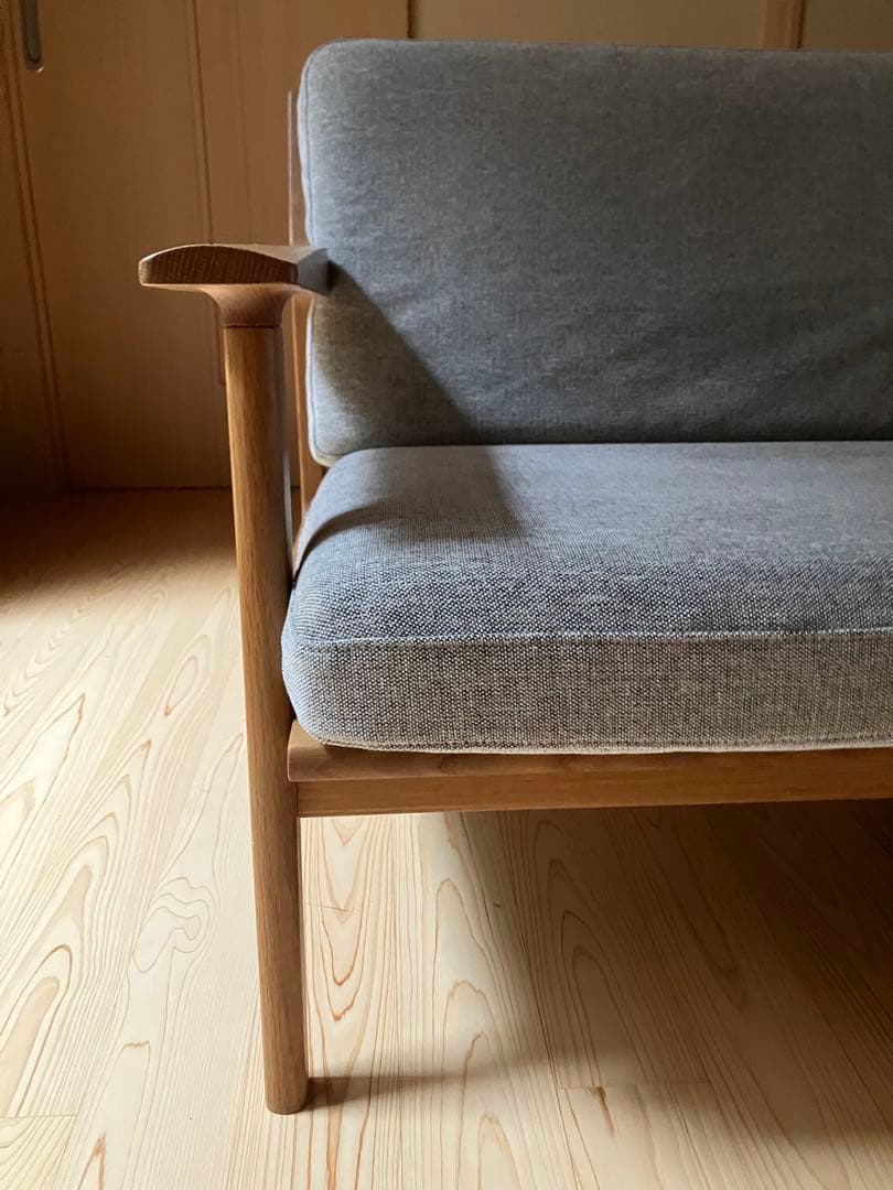 ３人掛けソファ　木製フレーム　無垢材　ナラ　オーク材　北欧デザイン　ビンテージ