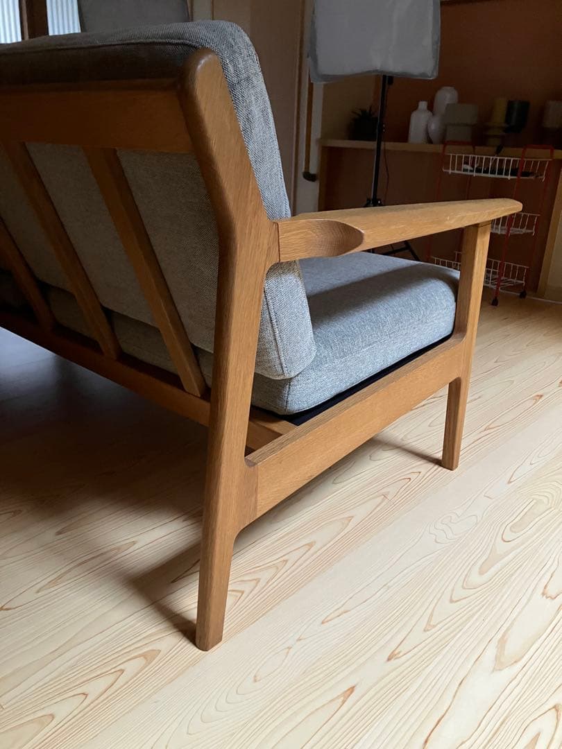 ３人掛けソファ　木製フレーム　無垢材　ナラ　オーク材　北欧デザイン　ビンテージ