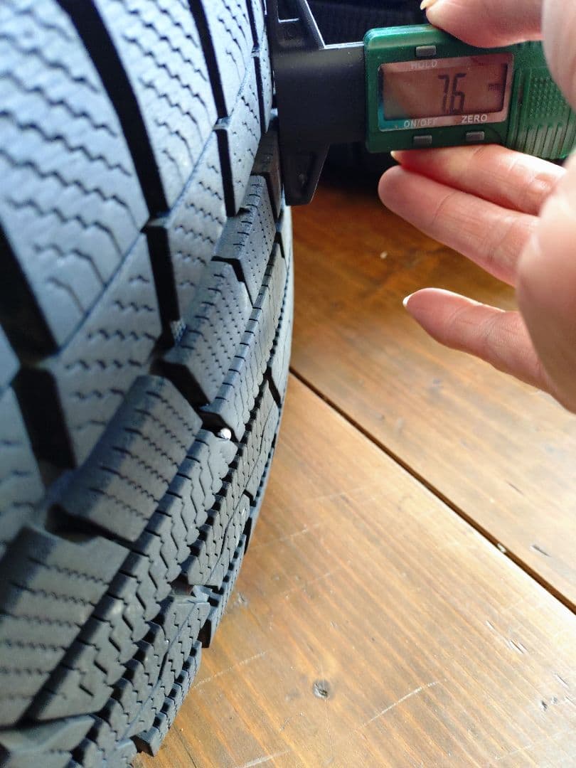 トヨタハリアー純正18インチ スタッドレスタイヤ４本セット