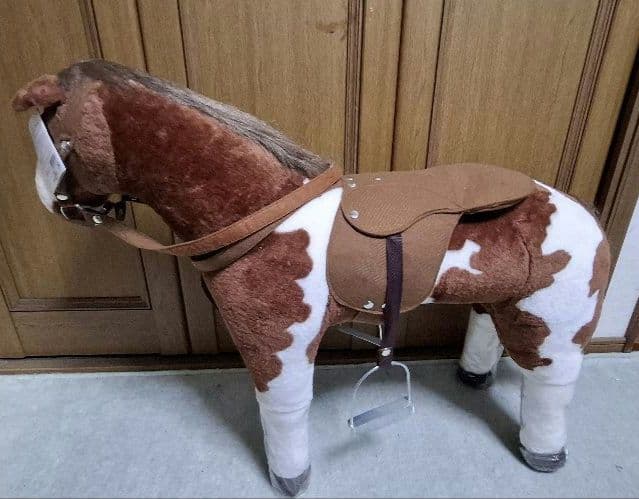 座れるアニマル ぬいぐるみ馬