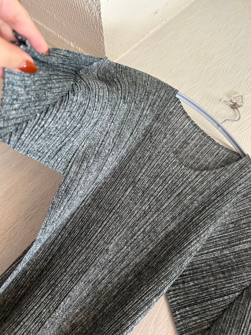 プリーツプリーズ 半袖トップス 霜降りグレー クルーネック フリーサイズ