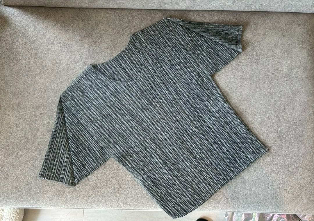 プリーツプリーズ 半袖トップス 霜降りグレー クルーネック フリーサイズ