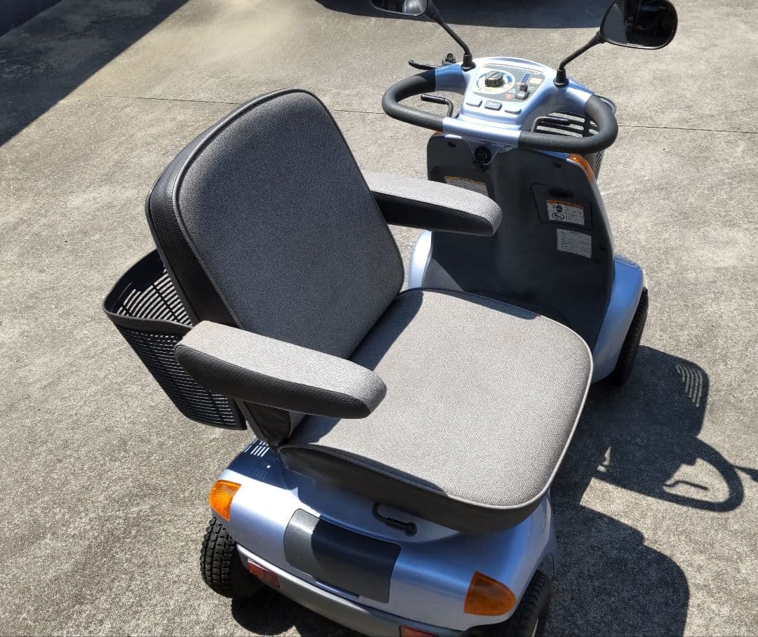 カーテンと壁の間