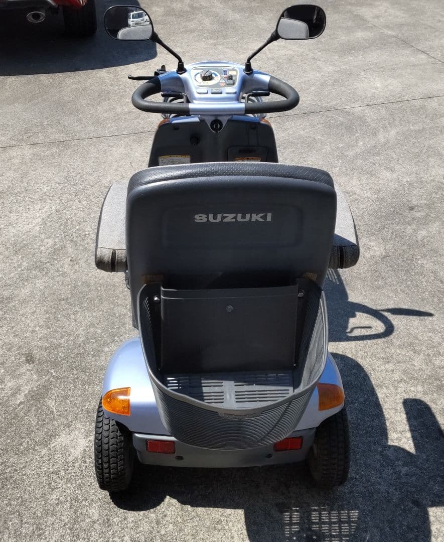 カーテンと壁の間