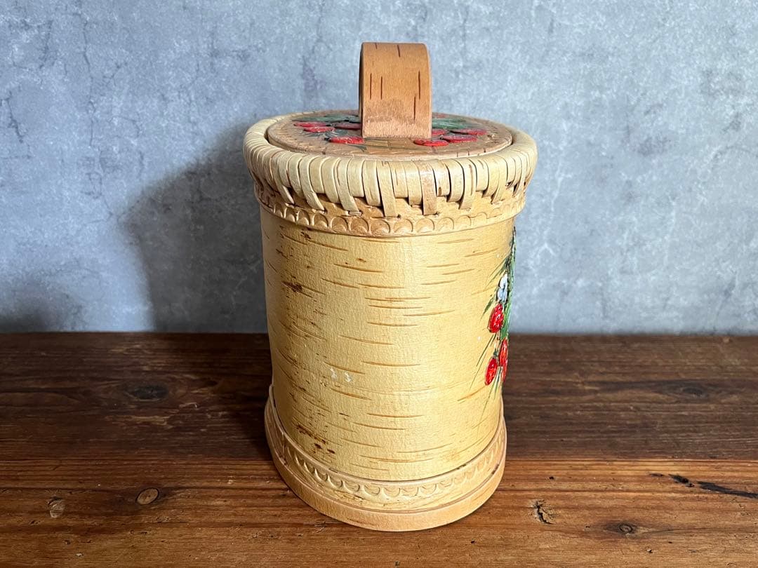 ロシア雑貨・白樺細工・ベレスタ・伝統工芸品・収納ボックス・ハンドペイントいちご