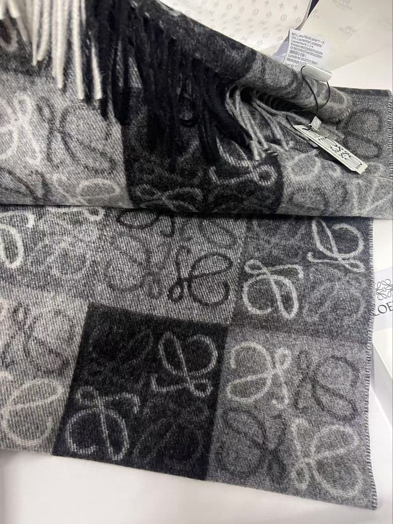 LOEWE マフラー ブラック×グレー