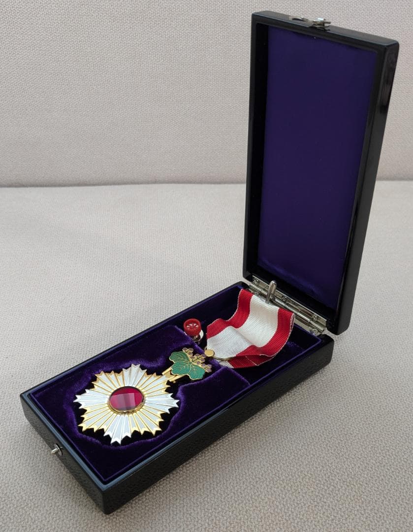 旭日双光章 勲章 専用箱付き