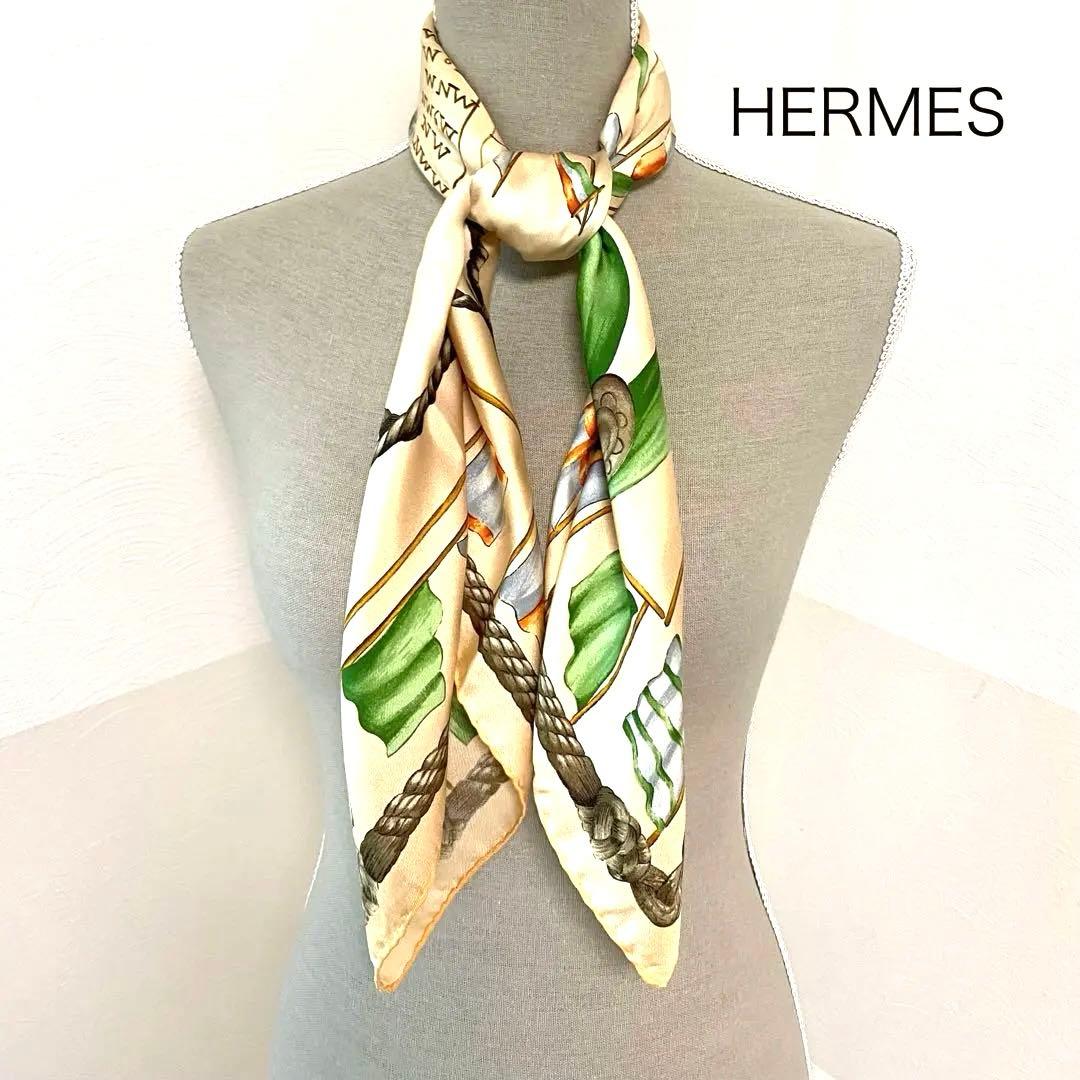 GUCCI大判シルクスカーフ　コンパスシグナル