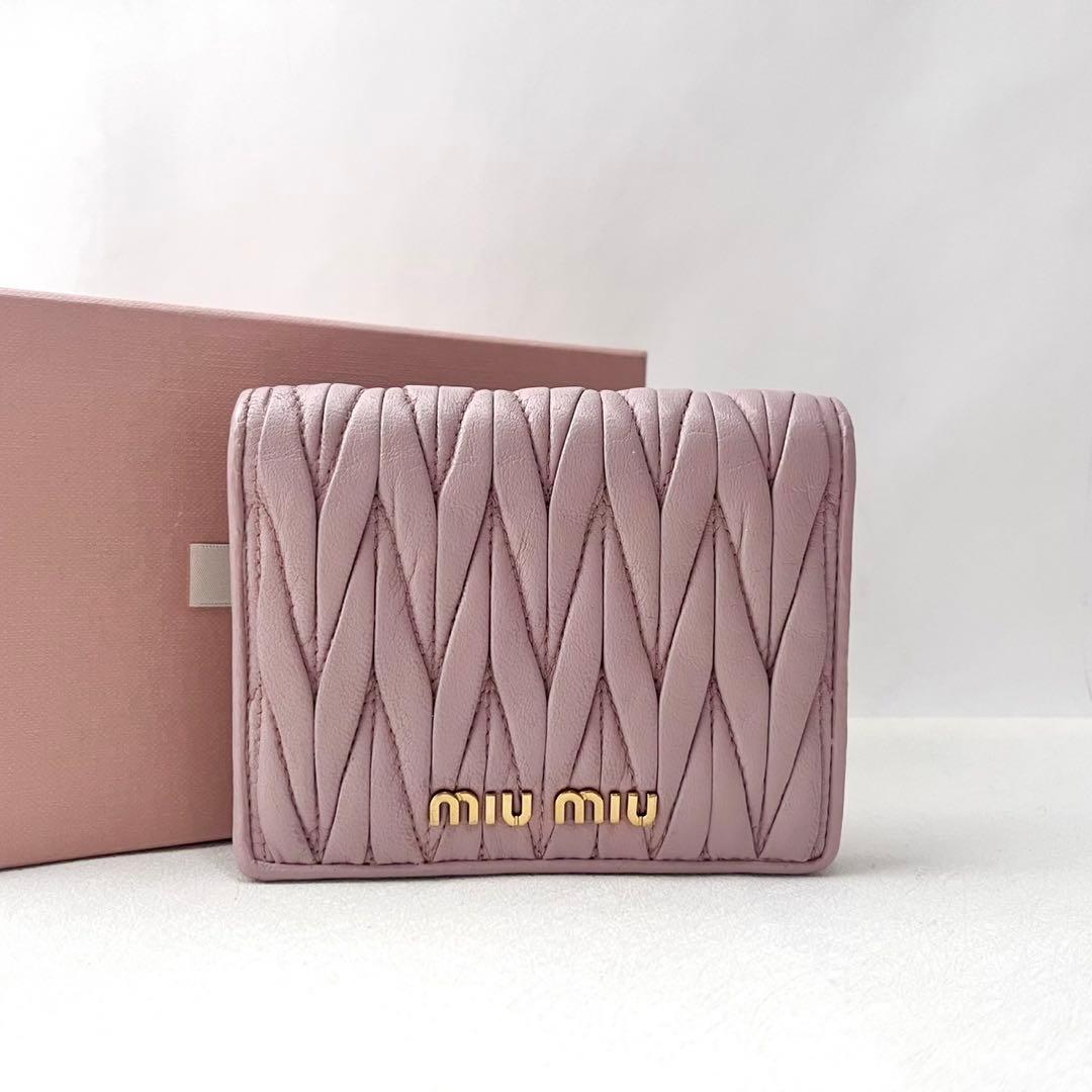 miumiu マテラッセ くすみピンク 二つ折り財布 箱付　0204-②