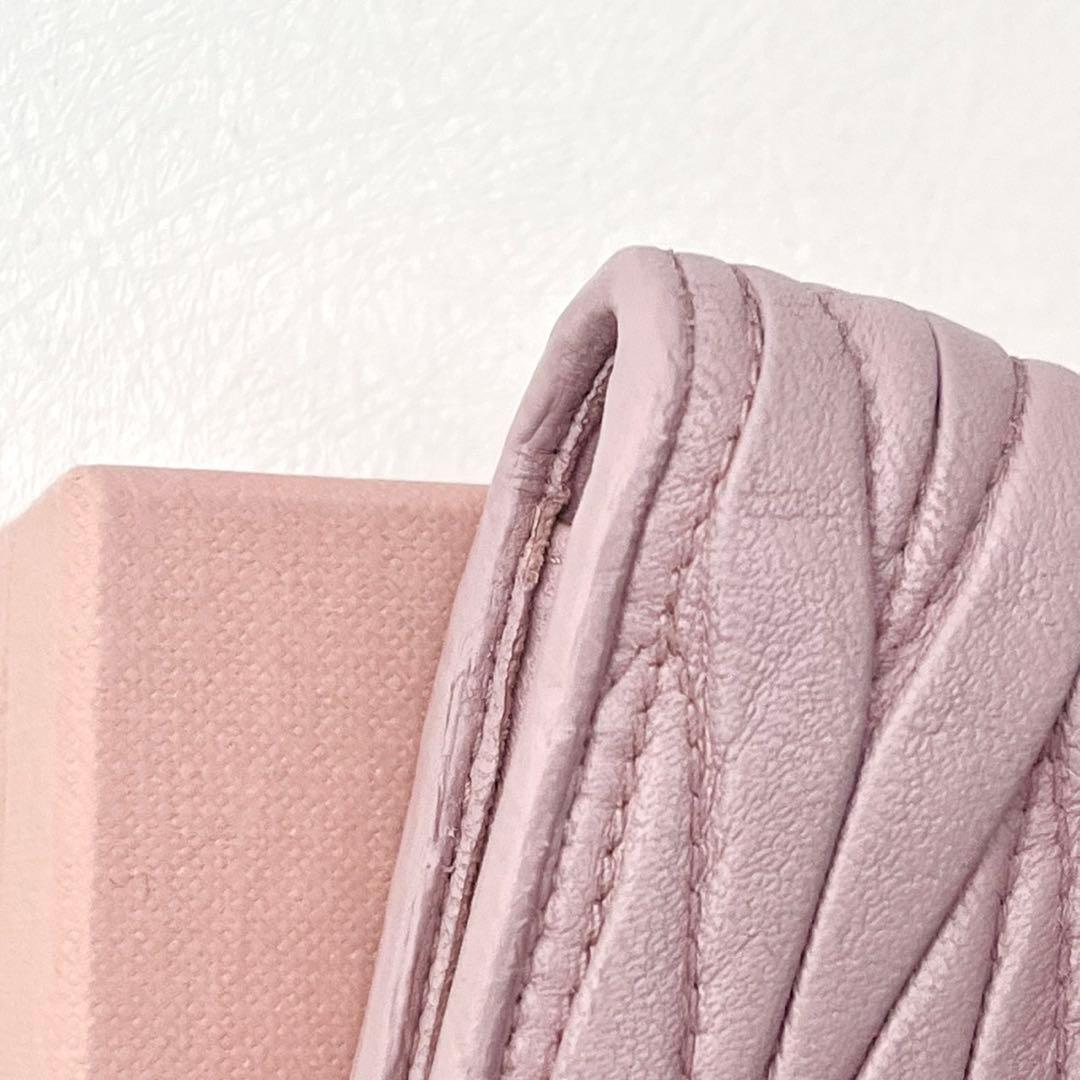 miumiu マテラッセ くすみピンク 二つ折り財布 箱付　0204-②