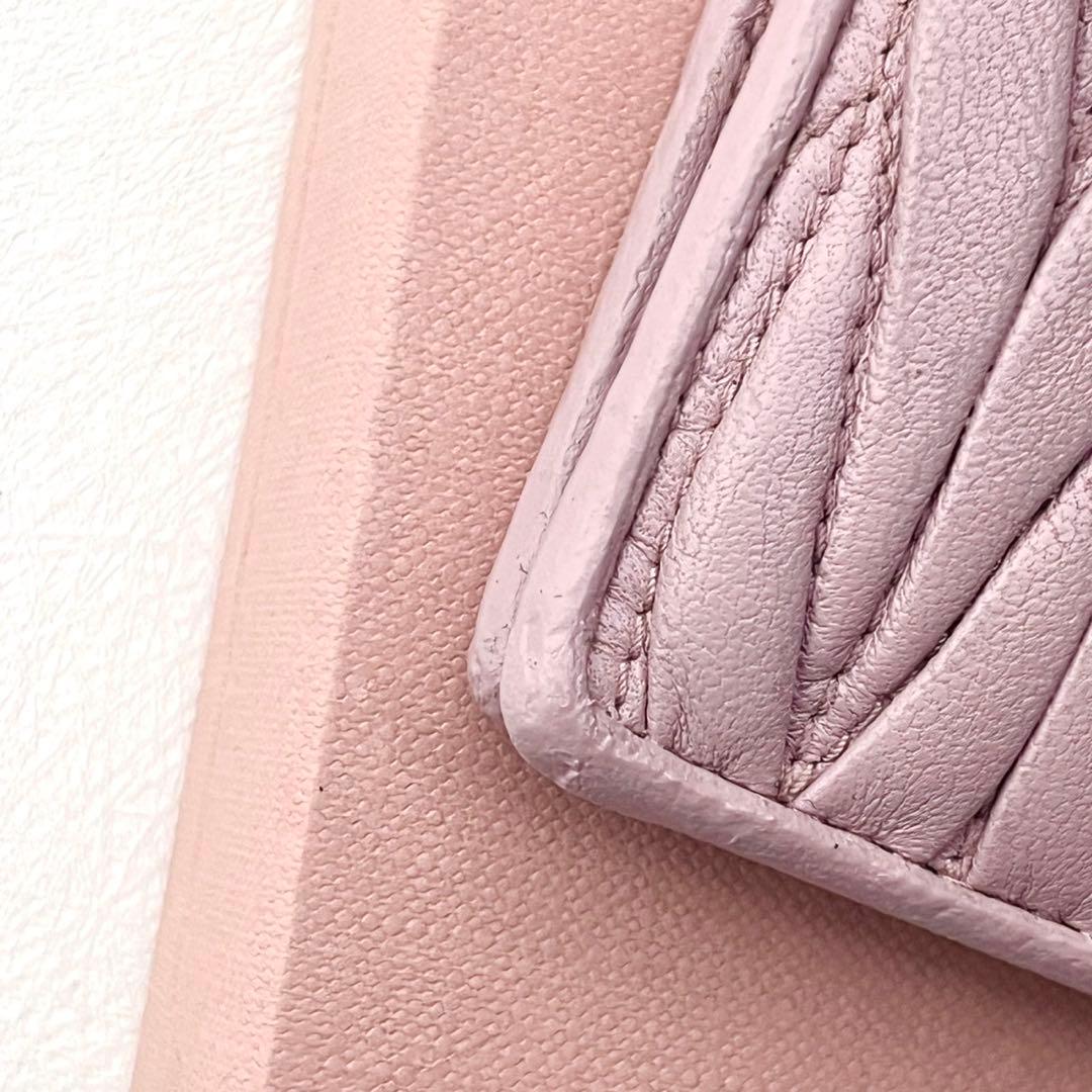 miumiu マテラッセ くすみピンク 二つ折り財布 箱付　0204-②