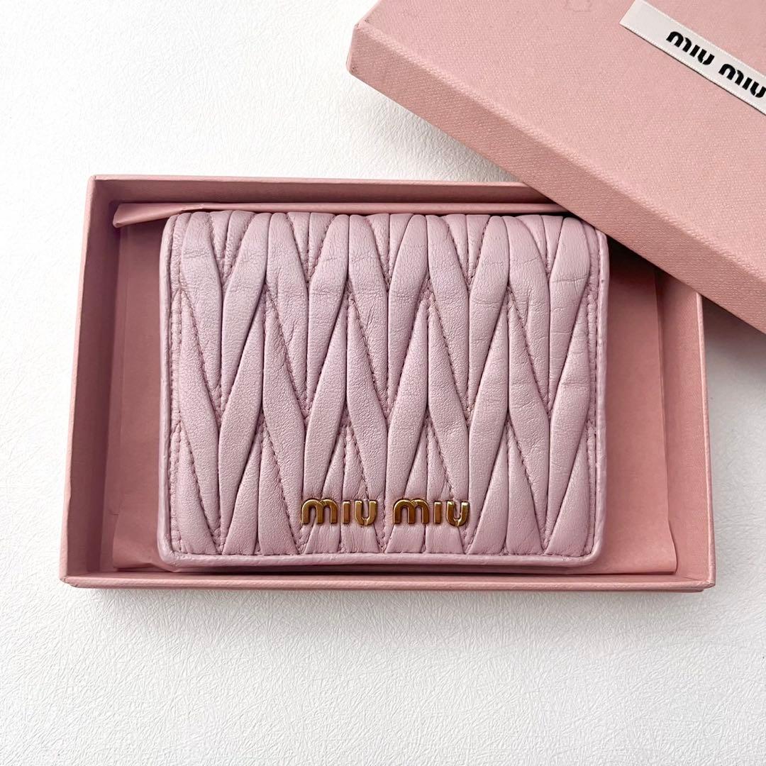 miumiu マテラッセ くすみピンク 二つ折り財布 箱付　0204-②