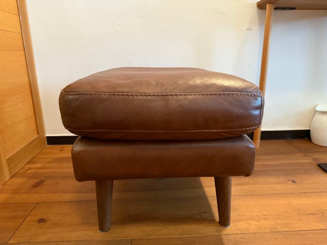 ブラウンレザーオットマン