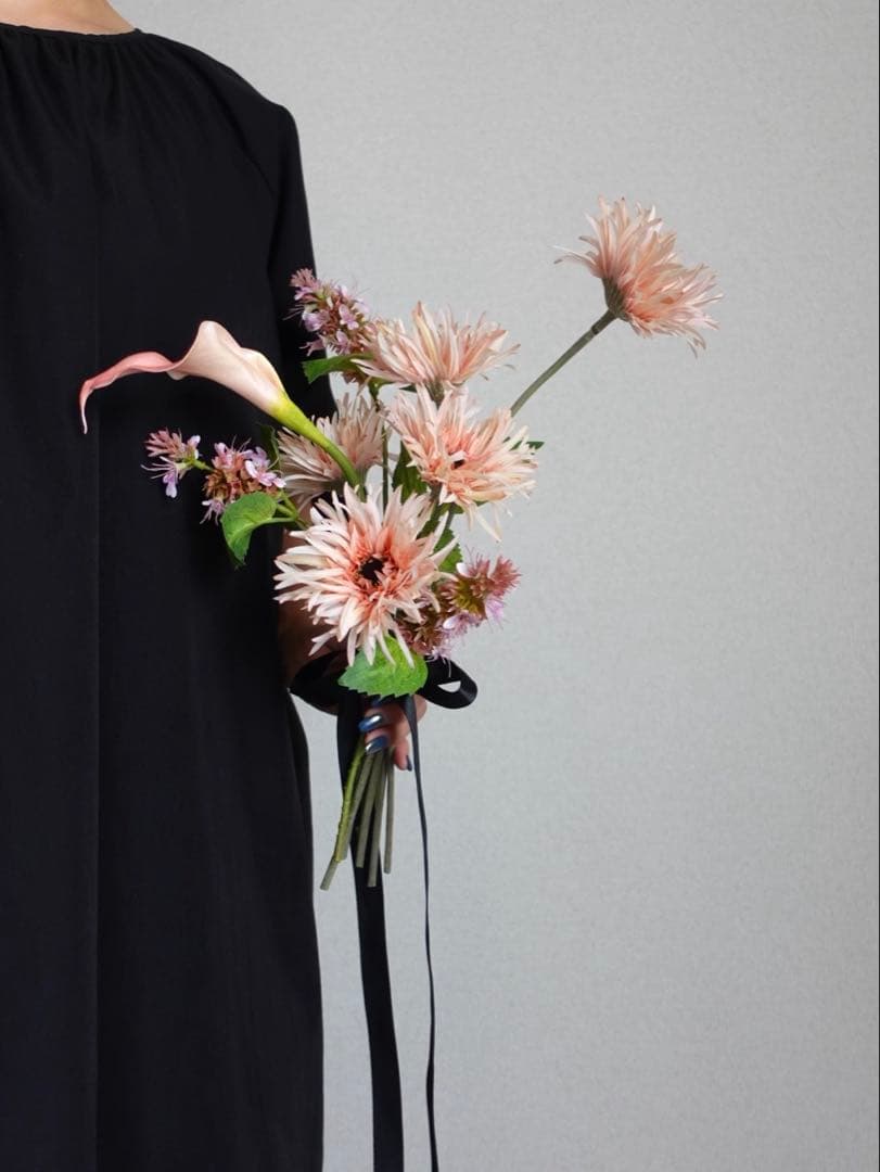 ニュアンススパイダーガーベラとカラーリリィのブーケ　ウェディングブーケ　結婚式