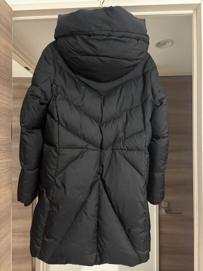 本日だけ値下げ！　 COLE HAAN フード付き ブラックダウンジャケット