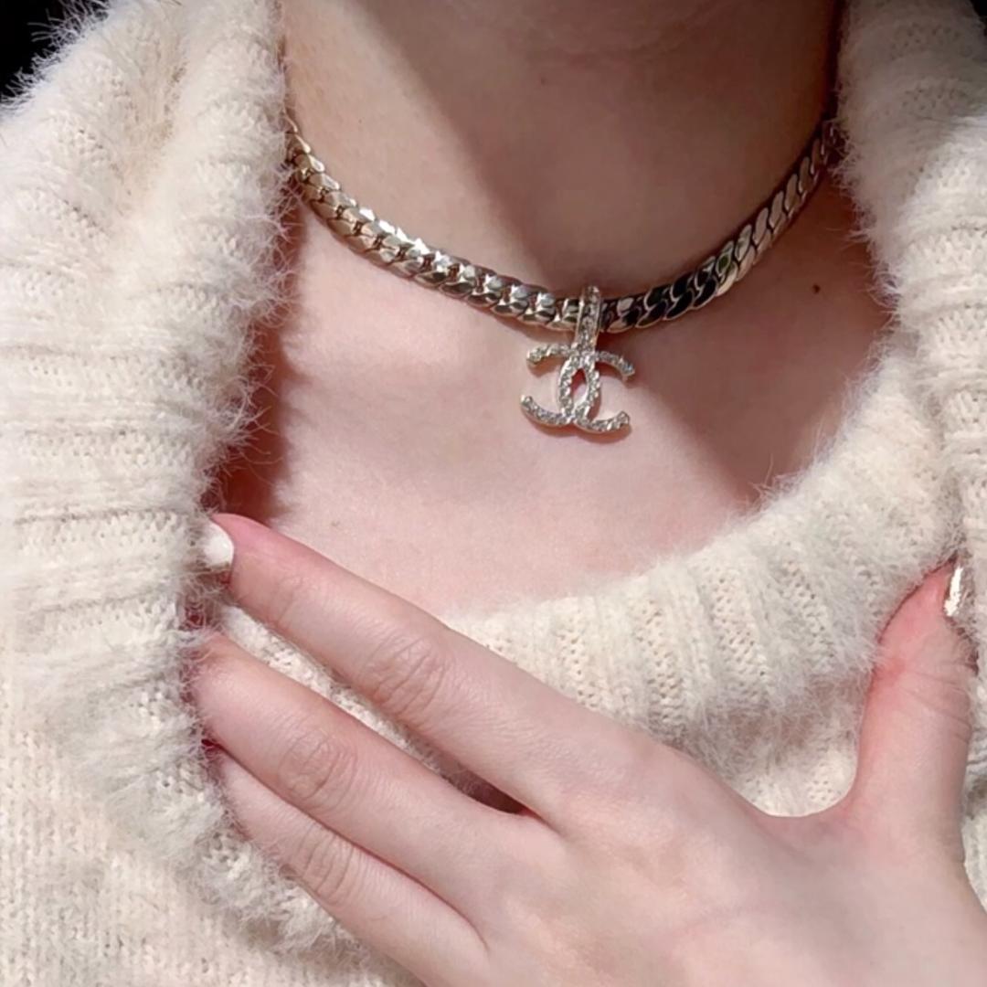 ゴールド チョーカー ロゴ付き