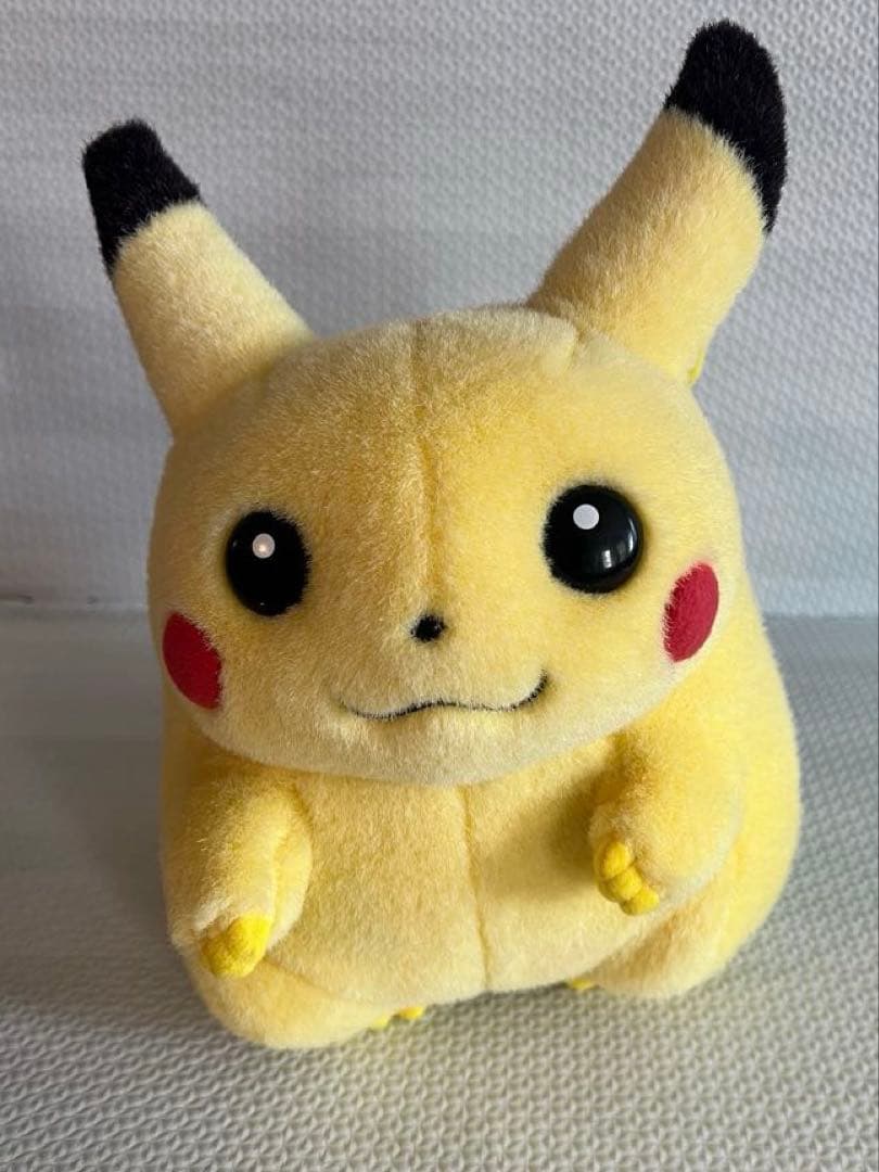 ポケモン　おしゃべりピカチュウ　ぬいぐるみ トミー