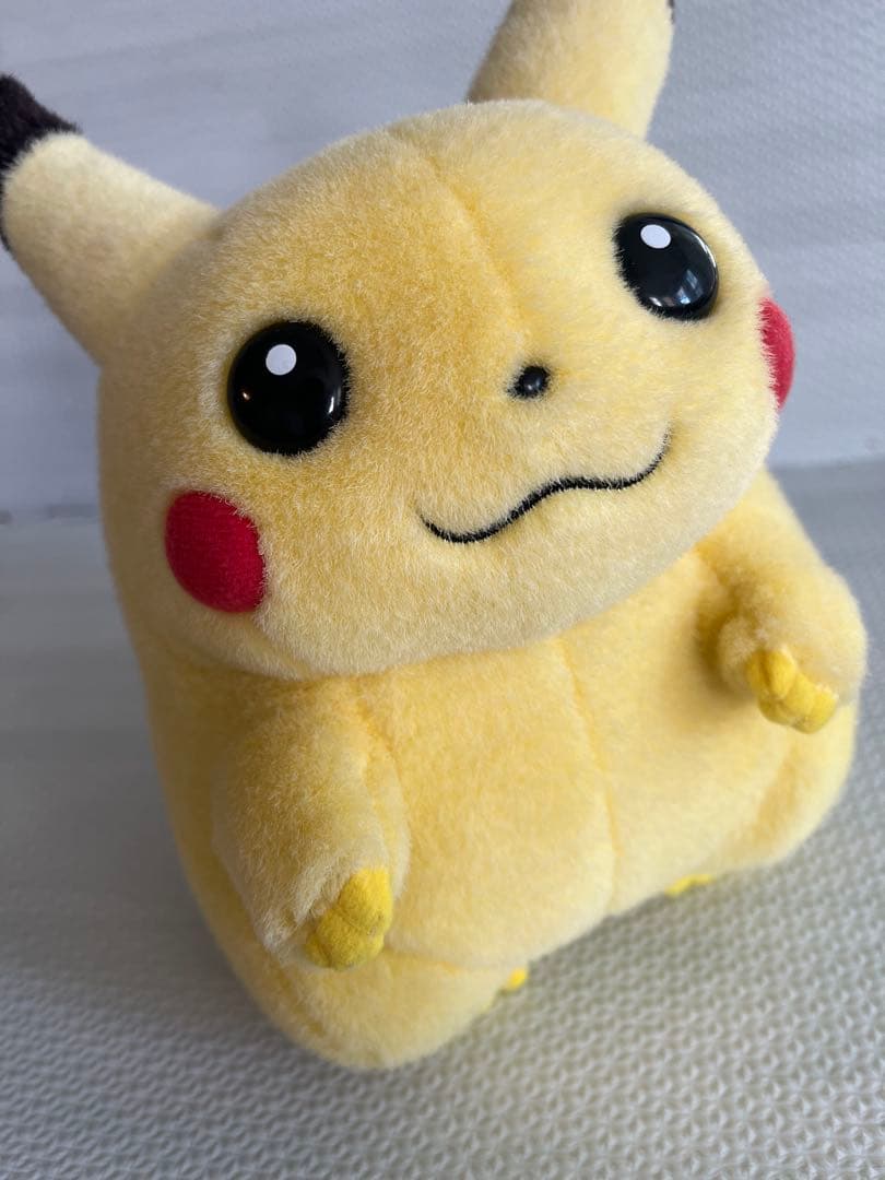 ポケモン　おしゃべりピカチュウ　ぬいぐるみ トミー