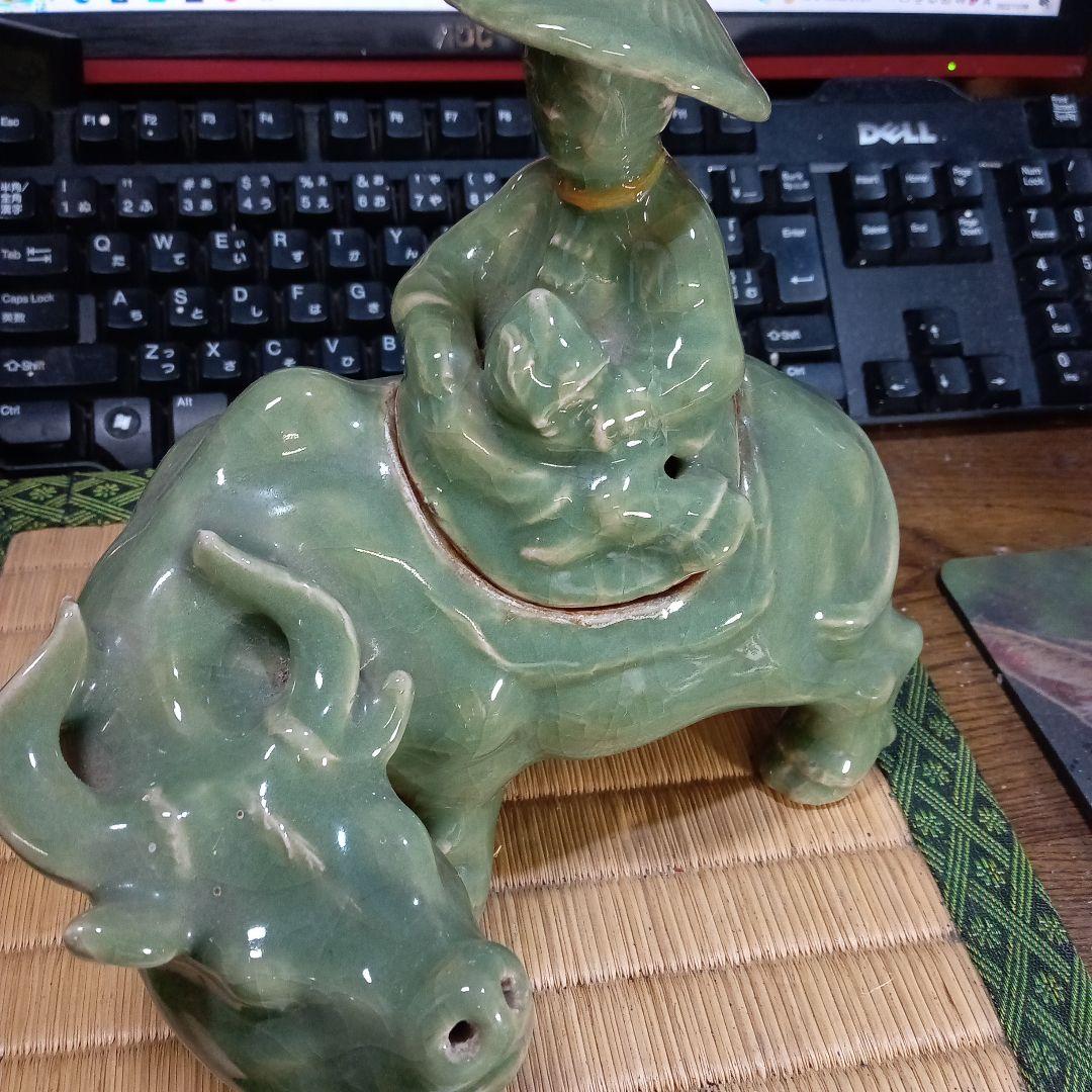 三田青磁　香炉　牛と老人