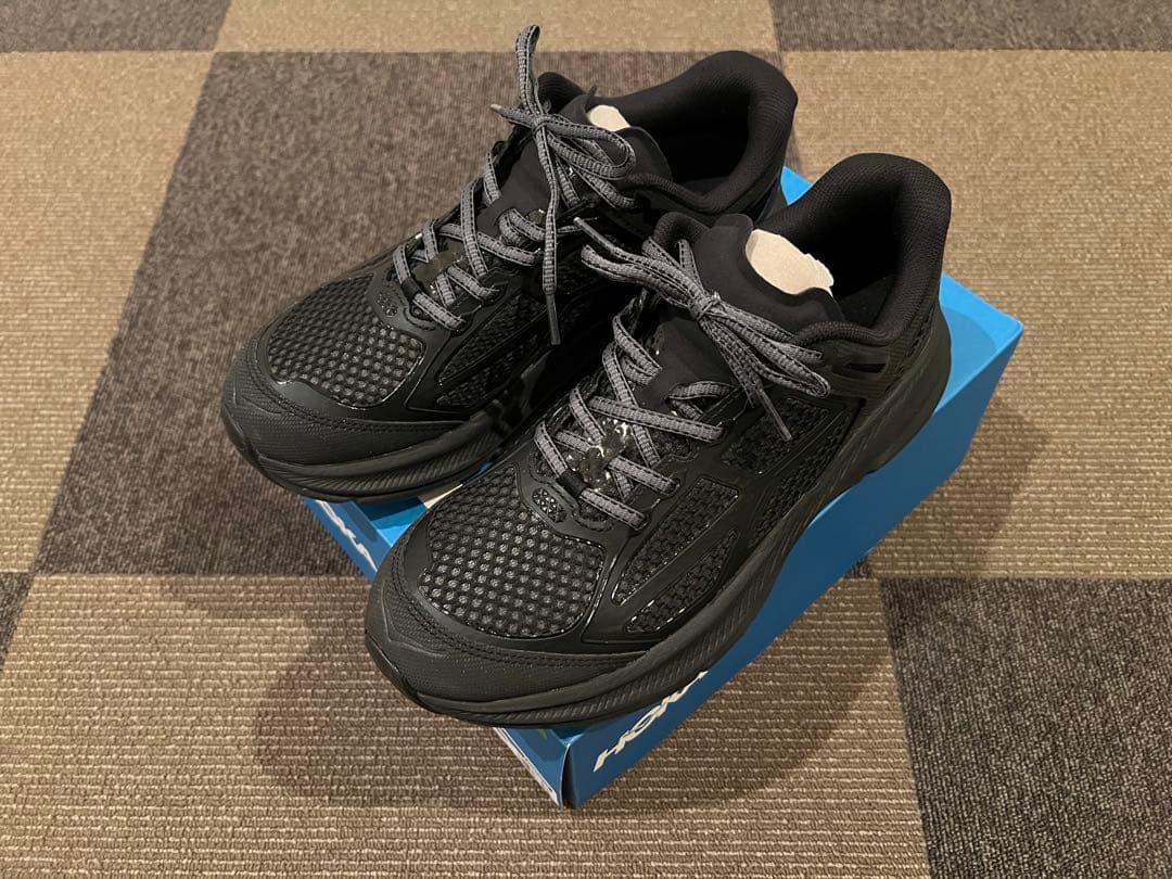 ホカオネオネ 新作 クリフトンワン9 未使用に近い極美品 定価約2.5万