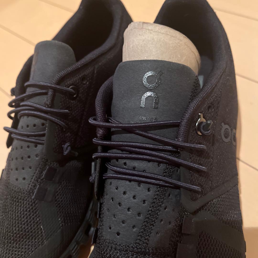 美品⭐︎on 黒スニーカー