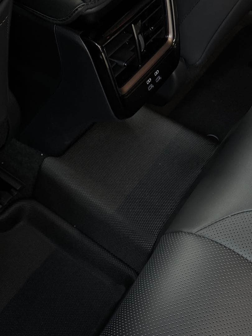 クラウンスポーツ　AZSH36W 立体成形　3Dフロアマット　1台分　1点のみ