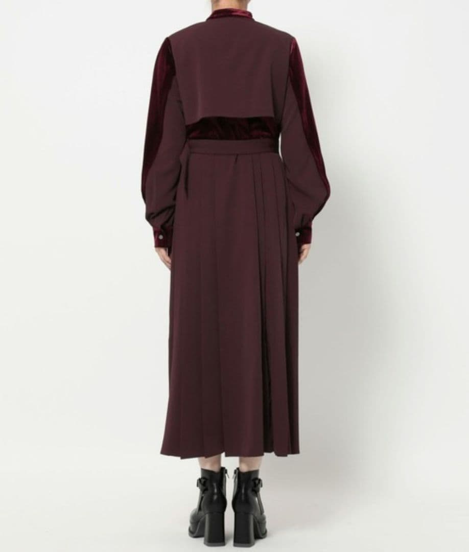 HARE マルチマテリアルプリーツワンピース バーガンディー