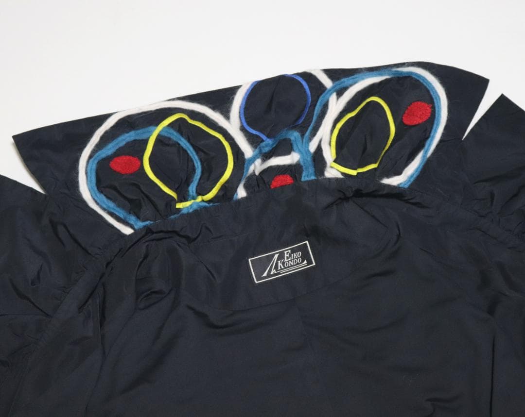 97,900円新品【エイコ コンドウ】刺繍 サークル模様 中綿コート 黒 40