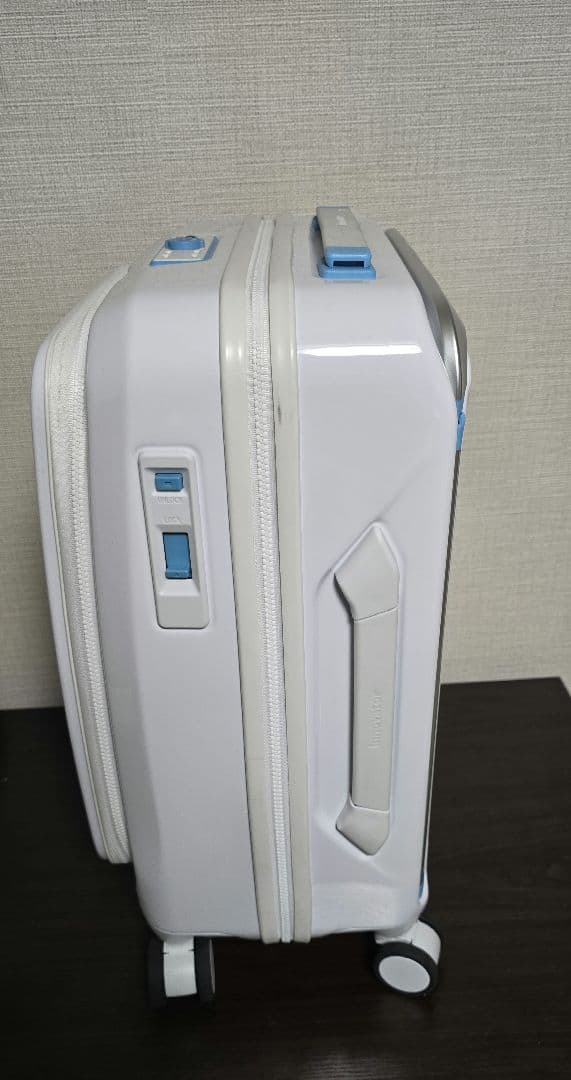 イノベーター スーツケース ice white 38リットル