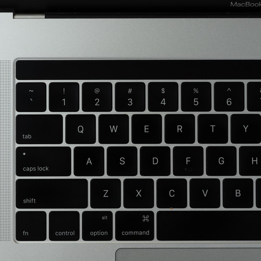 MacBook Pro 2016 15インチ i7 16GB 512GB US