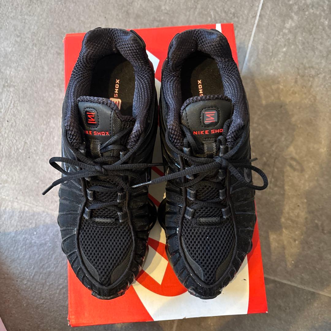 Nike Shox TL ブラックスニーカー　23.5cm ショックス