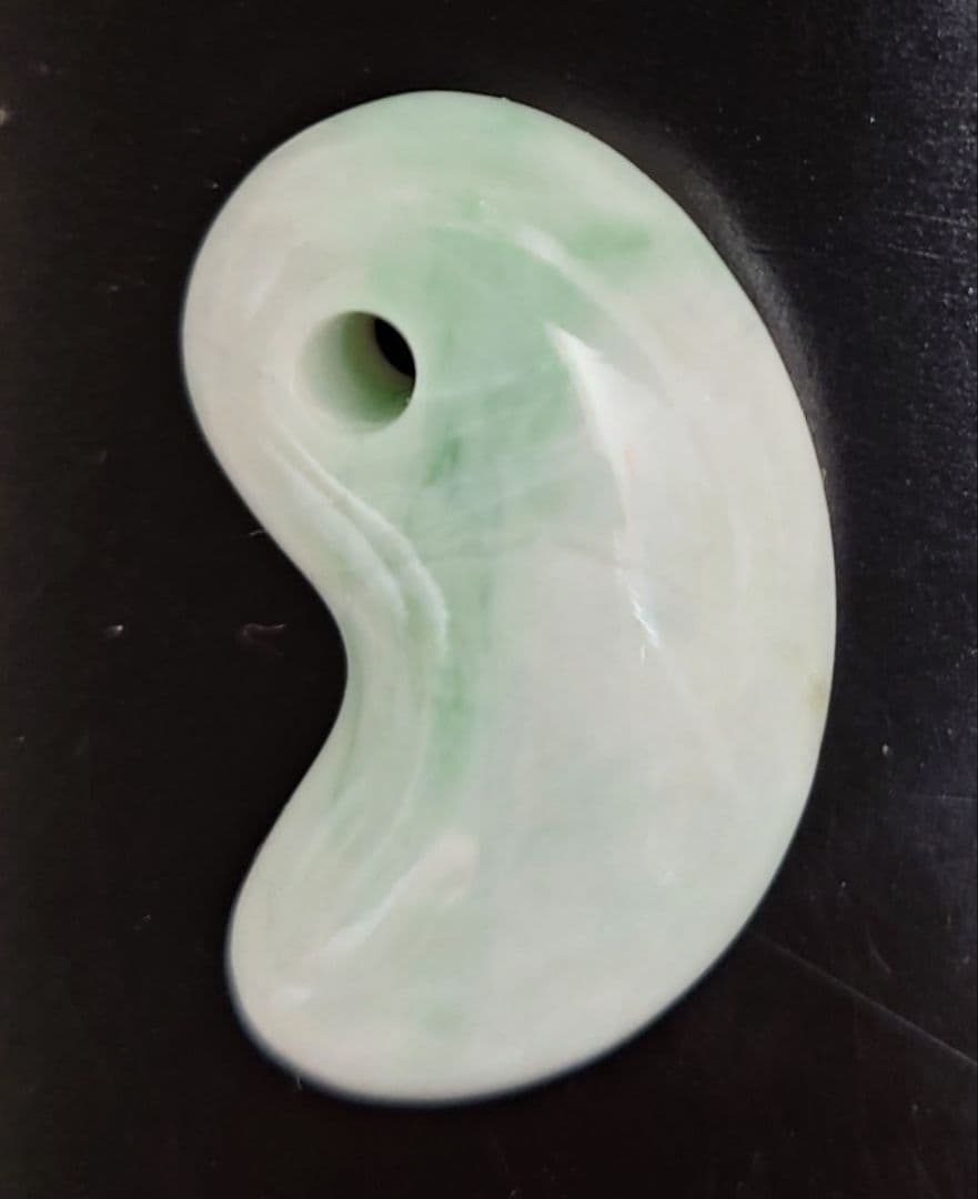 【週末セール】糸魚川翡翠　勾玉