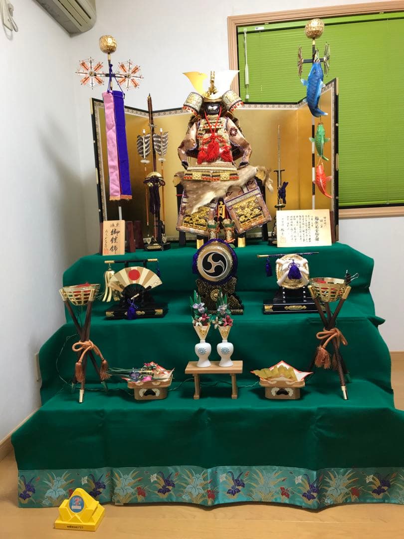 五月人形　鎧，兜　大型3段飾り