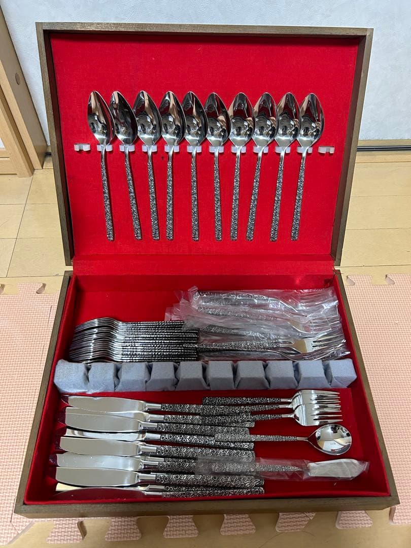 高級　ステンレスカラトリーセット 花柄 木箱