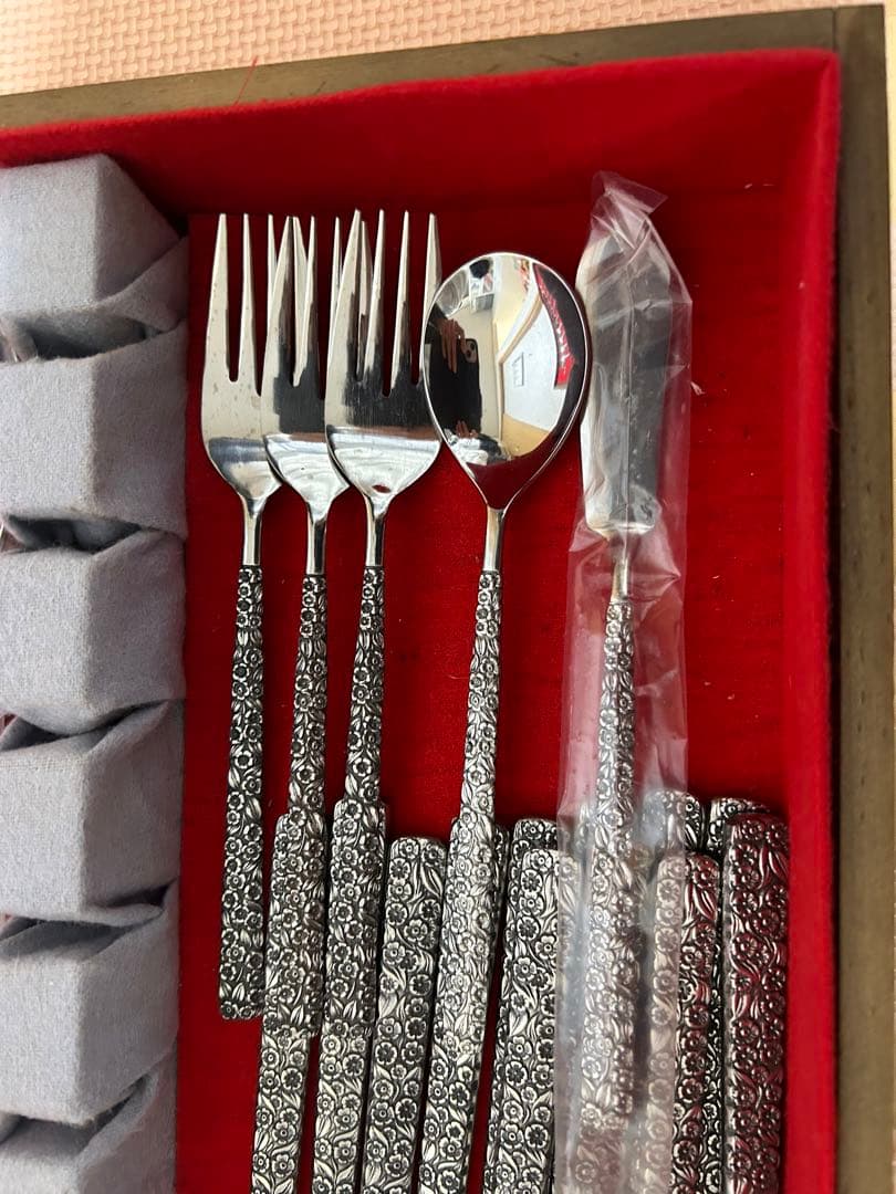 高級　ステンレスカラトリーセット 花柄 木箱