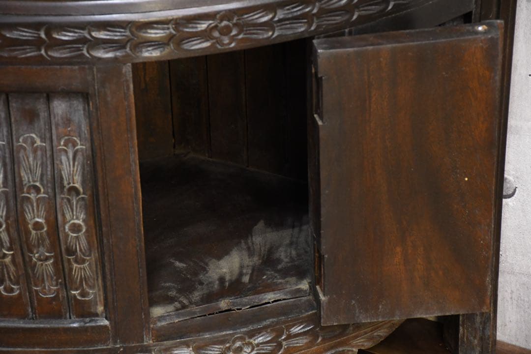 EEK109 神戸家具 コロニーハウス コーナーシェルフ 飾り棚 ツイスト 彫刻