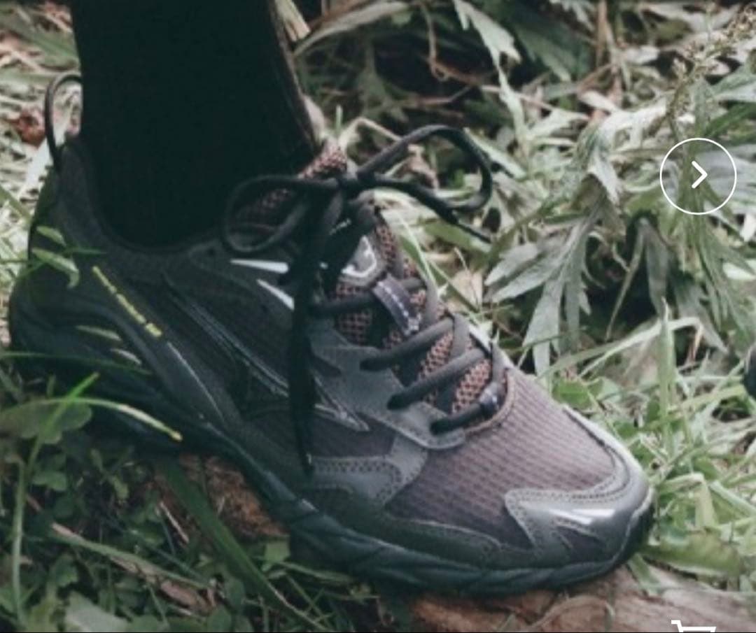 最終価格　ミズノwaverider10✖︎emmiコラボスニーカー　24.5センチ