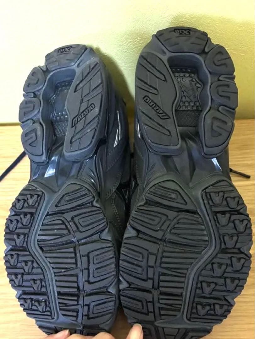 最終価格　ミズノwaverider10✖︎emmiコラボスニーカー　24.5センチ