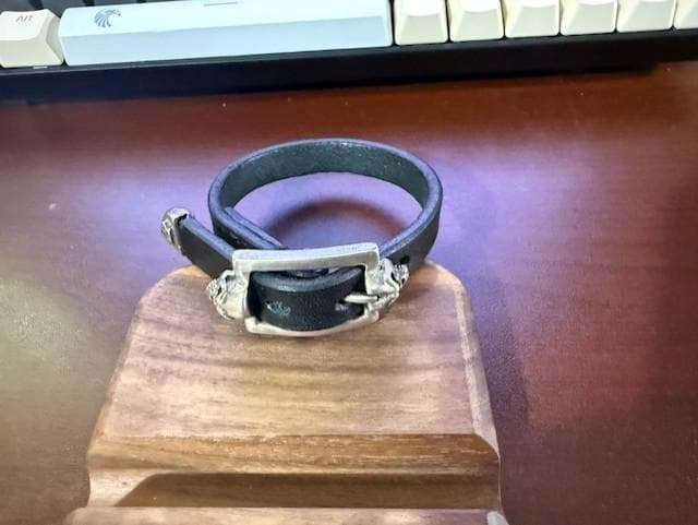 期間限定値下げします、追加パーツあり、レザーブレスレット スカルバックル