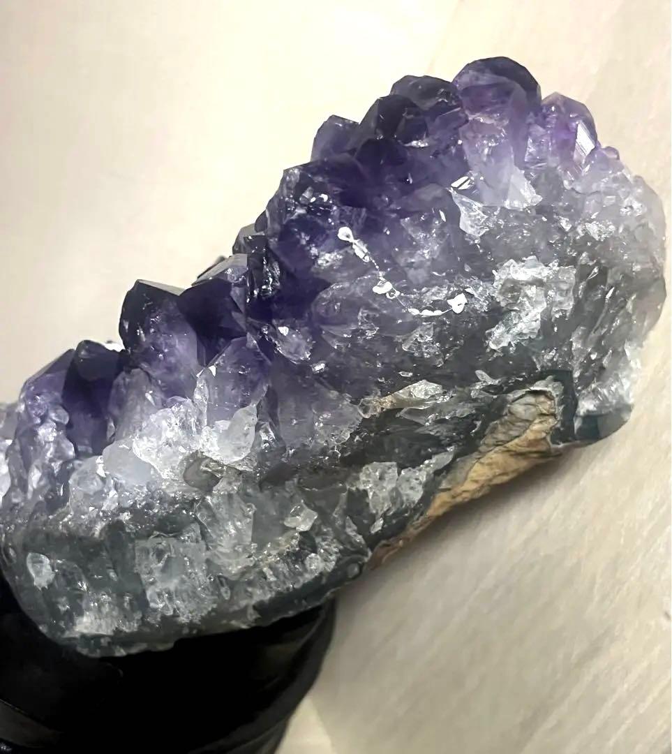 ウルグアイアメジスト結晶　原石　インテリア置物　木製台座付き　クラスター