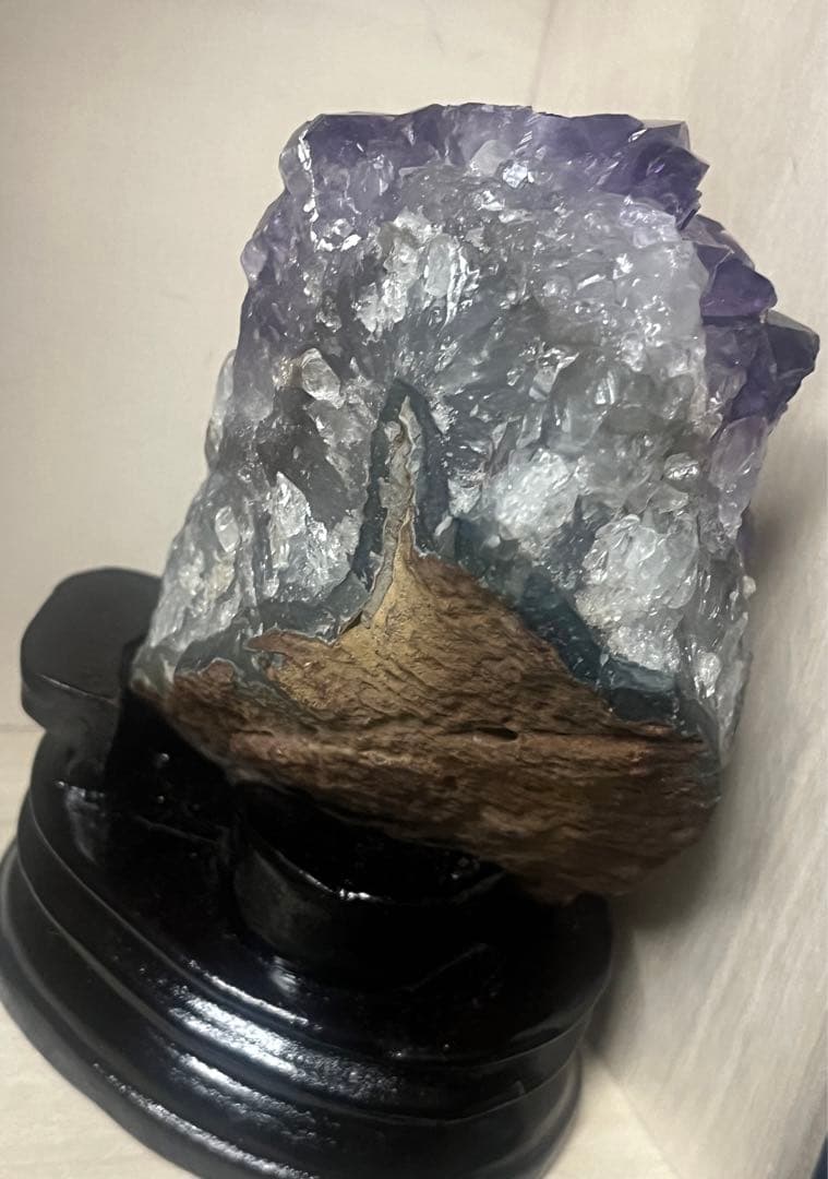ウルグアイアメジスト結晶　原石　インテリア置物　木製台座付き　クラスター