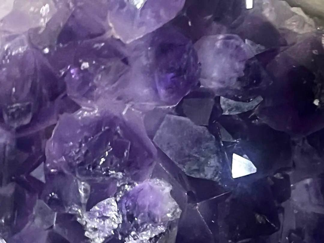 ウルグアイアメジスト結晶　原石　インテリア置物　木製台座付き　クラスター