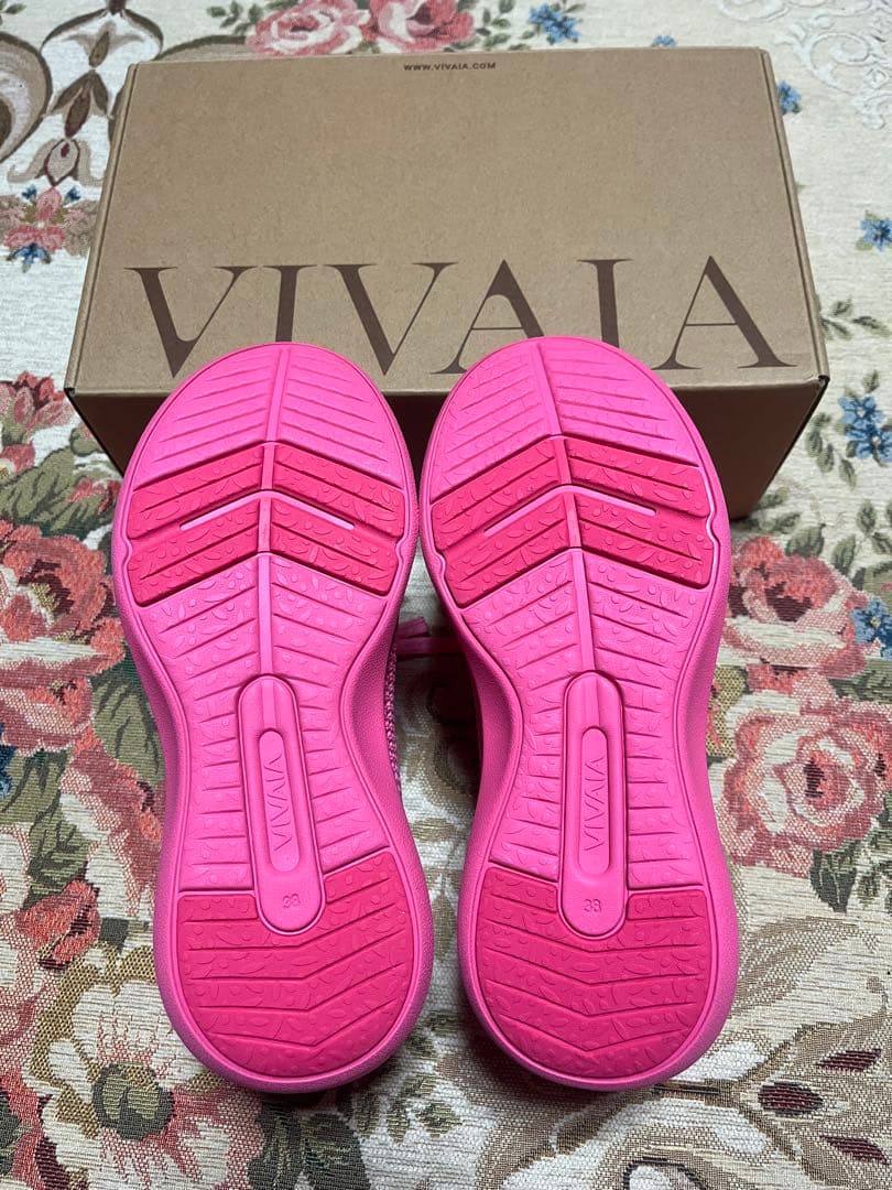 VIVAIAスリッポンスニーカー　ホットピンク　サイズ38