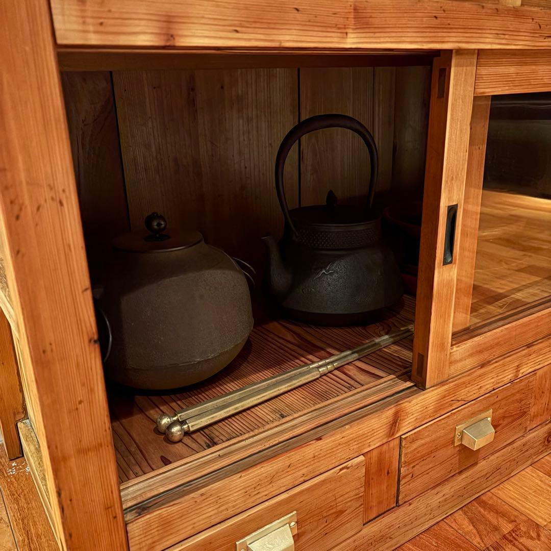 大正硝子 【 100年 水屋箪笥 】真鍮取手 ゆらゆらガラス 古い木製食器棚